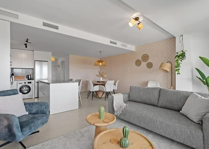 Elegant With Valley Views, Pool & Gym In Oceana Gardens