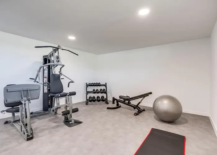 Elegant With Valley Views, Pool & Gym In Oceana Gardens *