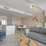 Elegant With Valley Views, Pool & Gym In Oceana Gardens