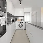 Διαμέρισμα Elegant With Valley Views, Pool & Gym In Oceana Gardens *