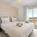 Διαμέρισμα Elegant With Valley Views, Pool & Gym In Oceana Gardens *