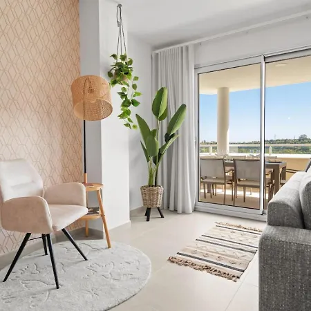 Elegant With Valley Views, Pool & Gym In Oceana Gardens *