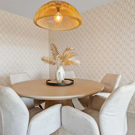 Ultimate - Elegant With Valley Views, Pool & Gym In Oceana Gardens