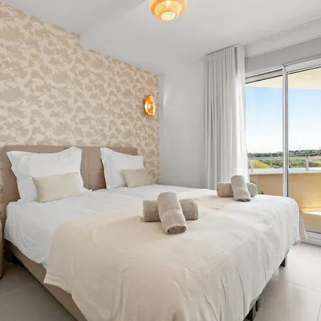 Apartment Ultimate - Elegant With Valley Views, Pool & Gym In Oceana Gardens *