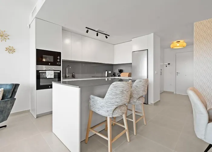 Elegant With Valley Views, Pool & Gym In Oceana Gardens Appartement *