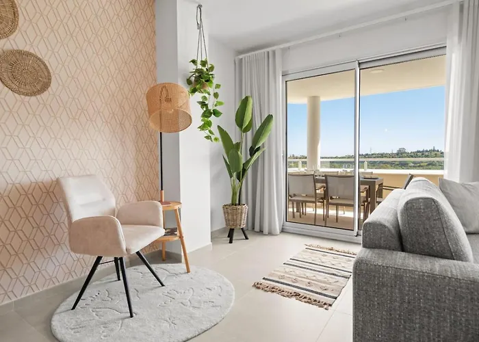 Elegant With Valley Views, Pool & Gym In Oceana Gardens *