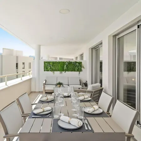 Elegant With Valley Views, Pool & Gym In Oceana Gardens *