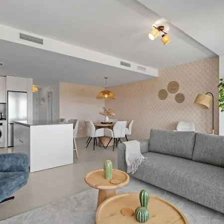 Elegant With Valley Views, Pool & Gym In Oceana Gardens