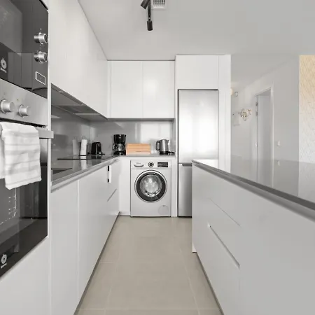 Апартаменты Elegant With Valley Views, Pool & Gym In Oceana Gardens *