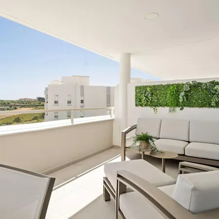 Elegant With Valley Views, Pool & Gym In Oceana Gardens Апартаменты *